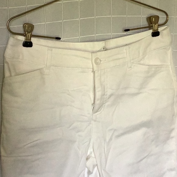 St. John’s Bay size 10 white capris - Picture 2 of 5